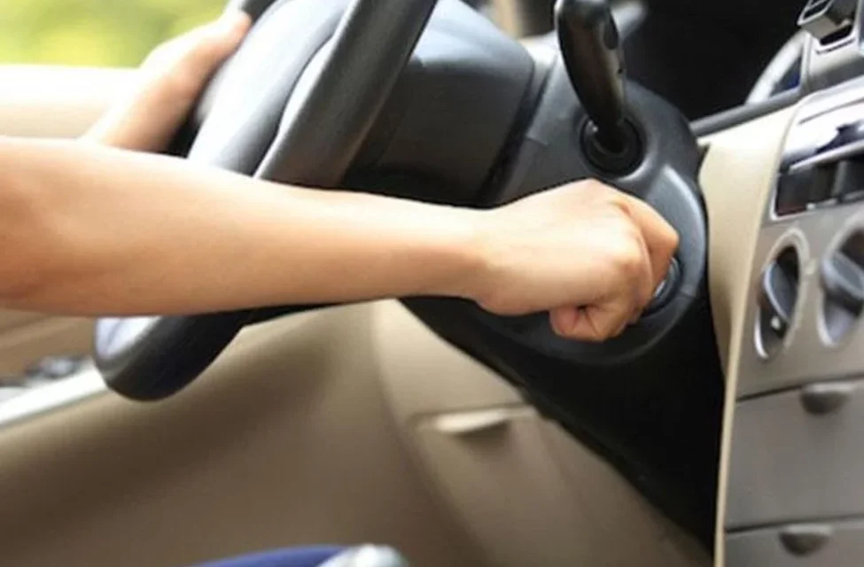 Pemanasan Kendaraan Memeriksa Kesehatan Mesin Dan Lainnya