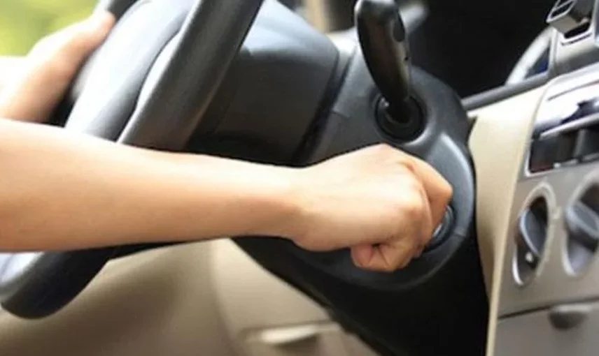 Pemanasan Kendaraan Memeriksa Kesehatan Mesin Dan Lainnya