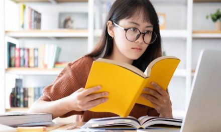 Suatu Majas Hiperbola Dalam Melebihkan Sebuah Hal