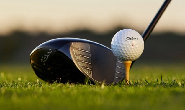 Olahraga Stik Golf Yang Memasuki Bola Ke Hole