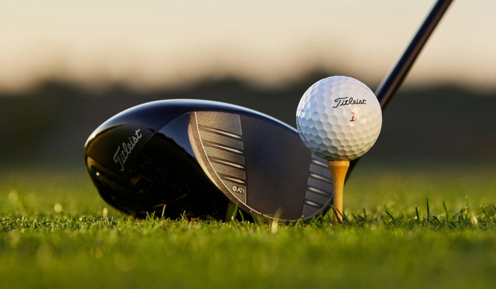 Olahraga Stik Golf Yang Memasuki Bola Ke Hole