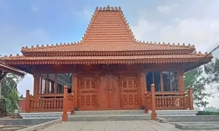Pembuatan Bangunan Joglo Rumah Khas Budaya Jawa