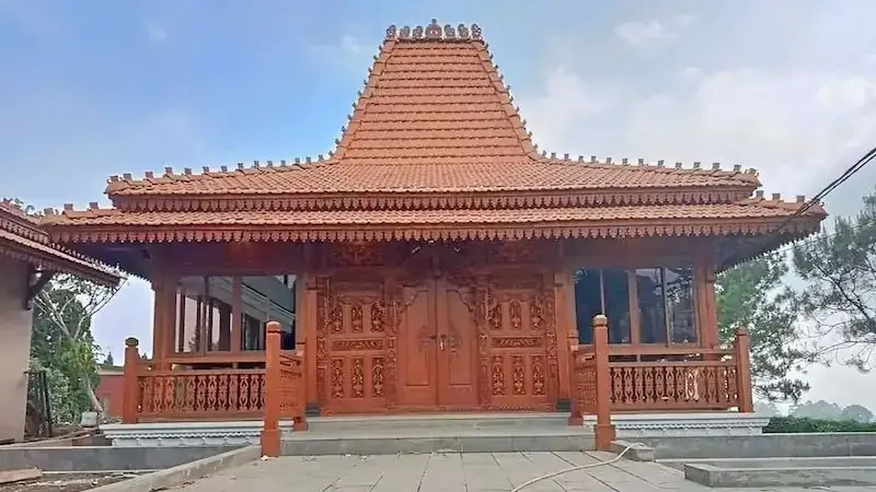 Pembuatan Bangunan Joglo Rumah Khas Budaya Jawa