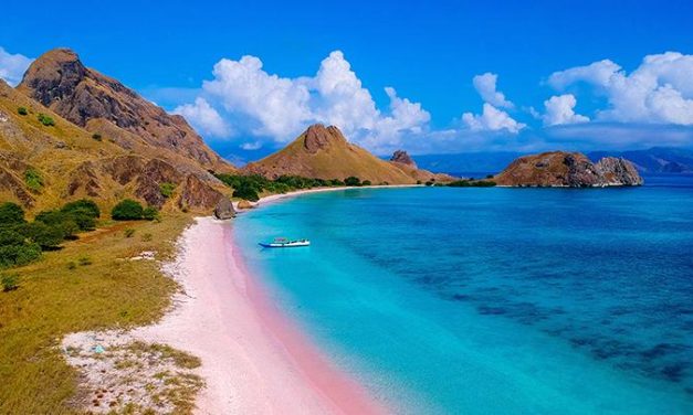 Wisata Alam Pantai Yang Mempunyai Keindahan Tersendiri