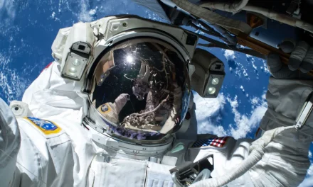 Pengamatan Luar Angkasa Melalui Sekelompok Astronot
