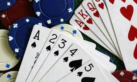 Permainan Poker Sebuah Kartu Dengan Strategis