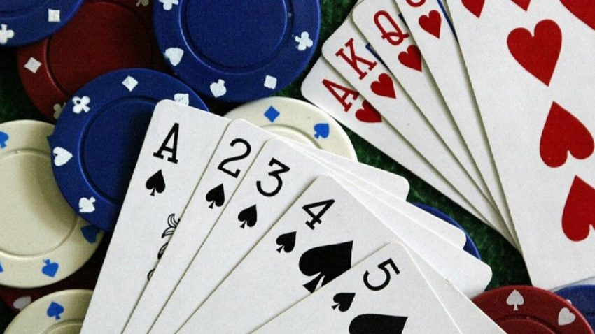 Permainan Poker Sebuah Kartu Dengan Strategis