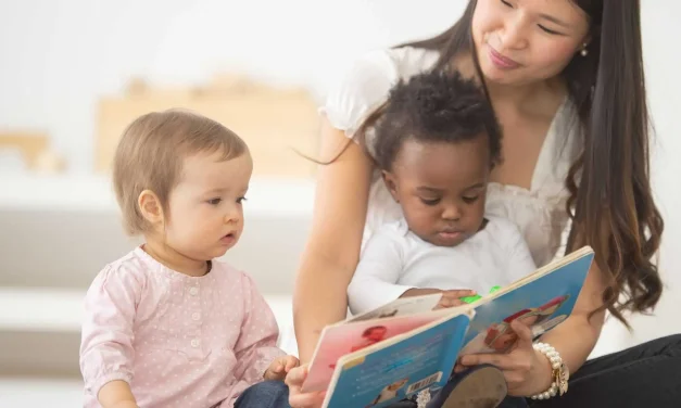 Penjaga Anak Atau Seorang Pengasuh Babysitter