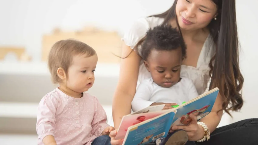 Penjaga Anak Atau Seorang Pengasuh Babysitter