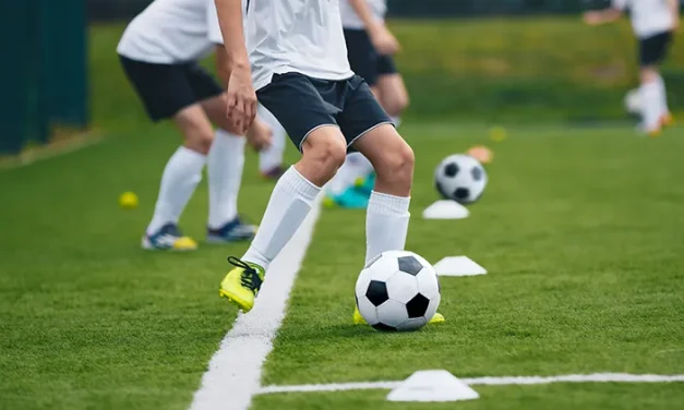 Olahraga Bola Futsal Pada Lapangan Yang Kecil