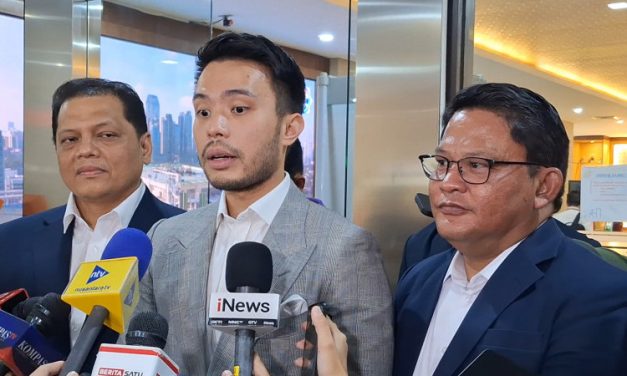 Seorang Profesor Lawyer Atau Pengacara Dalam Persidangan