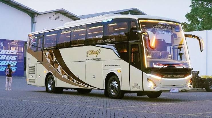Kendaraan Berukuran Besar Atau Sebuah Transportasi Bus