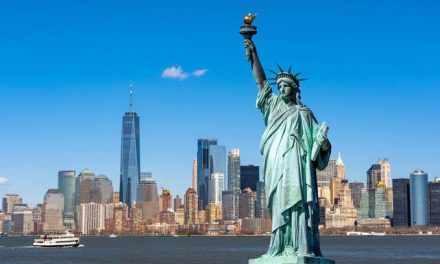 Monumen Terkenal Sebuah Patung Liberty Di AS