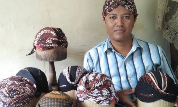 Mewariskan Budaya Blangkon Tradisional Indonesia Di Jawa