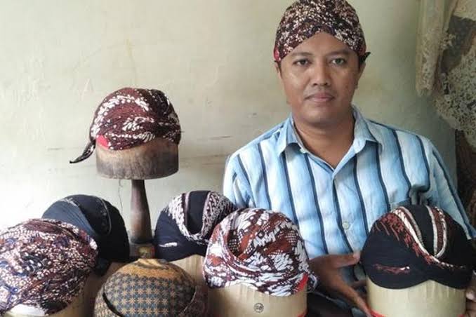 Mewariskan Budaya Blangkon Tradisional Indonesia Di Jawa