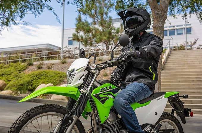 Kendaraan Segala Medan Sebuah Sepeda Motor KLX