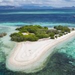 Daratan Kecil Atau Pulau Yang Di Kelilingi Perairan