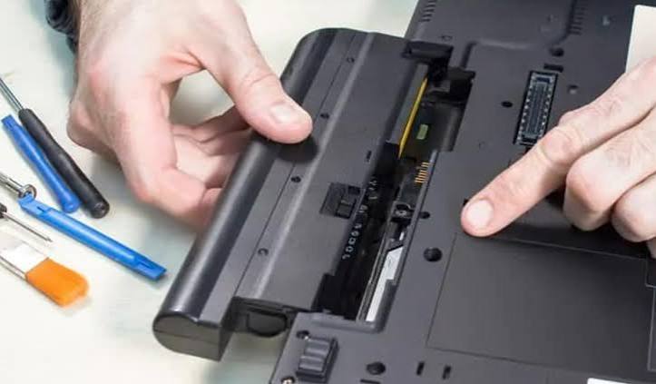 Perangkat Daya Laptop Sebuah Penggunaan Baterai