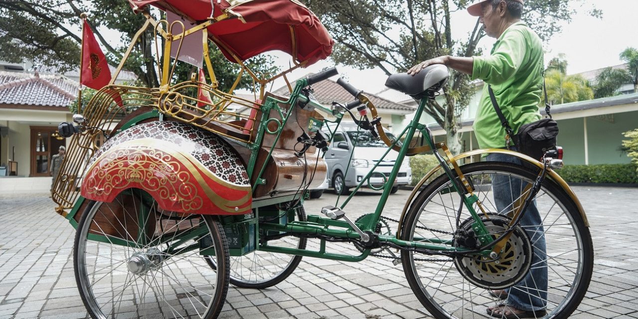 Transportasi Unik Becak Yang Memiliki Roda Tiga