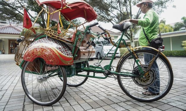 Transportasi Unik Becak Yang Memiliki Roda Tiga