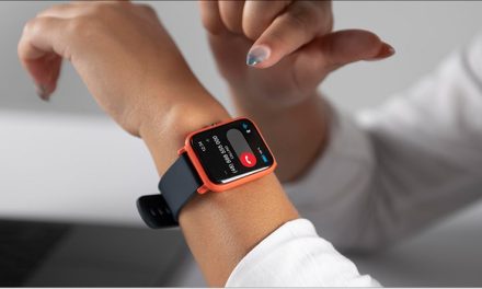 Pemakaian Elektronik Smartwatch Yang Super Canggih