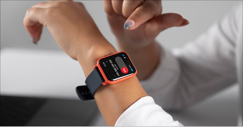 Pemakaian Elektronik Smartwatch Yang Super Canggih