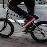 Aktivitas Bersepeda BMX Dengan Skill Dan Cepat