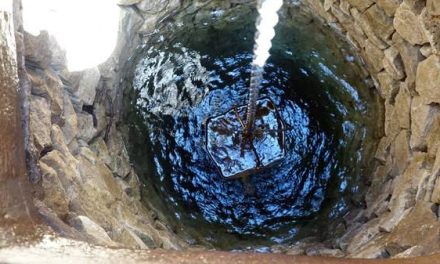 Struktur Air Sumur Dengan Menggali Lubang Dalam