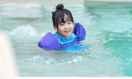 Olahraga Air Berenang Dengan Beberapa Teknik