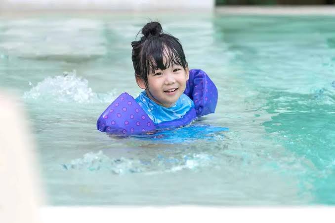 Olahraga Air Berenang Dengan Beberapa Teknik