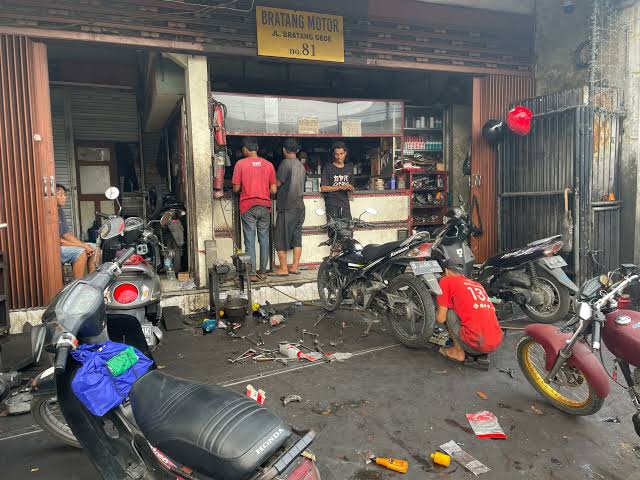 Tempat Perbaikan Kendaraan Bengkel Motor Dan Mobil