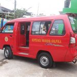 Kendaraan Transportasi Angkot Dengan Gaya Ugal Ugalan