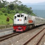 Sebuah Transpotasi Darat Kereta Api Dengan Santai