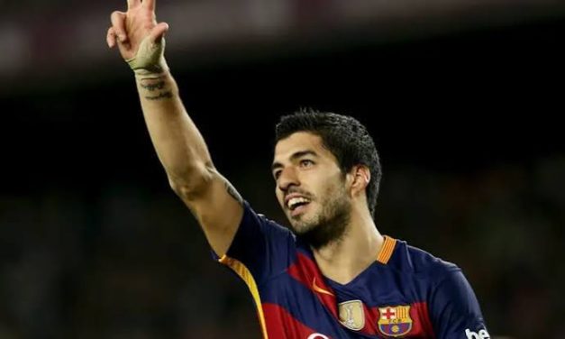 Pesepakbola Terkenal Suarez Di Lapangan Pertandingan